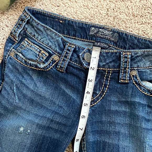 Silver jeans great wash on them see photos for measurements. - Picture 3 of 7